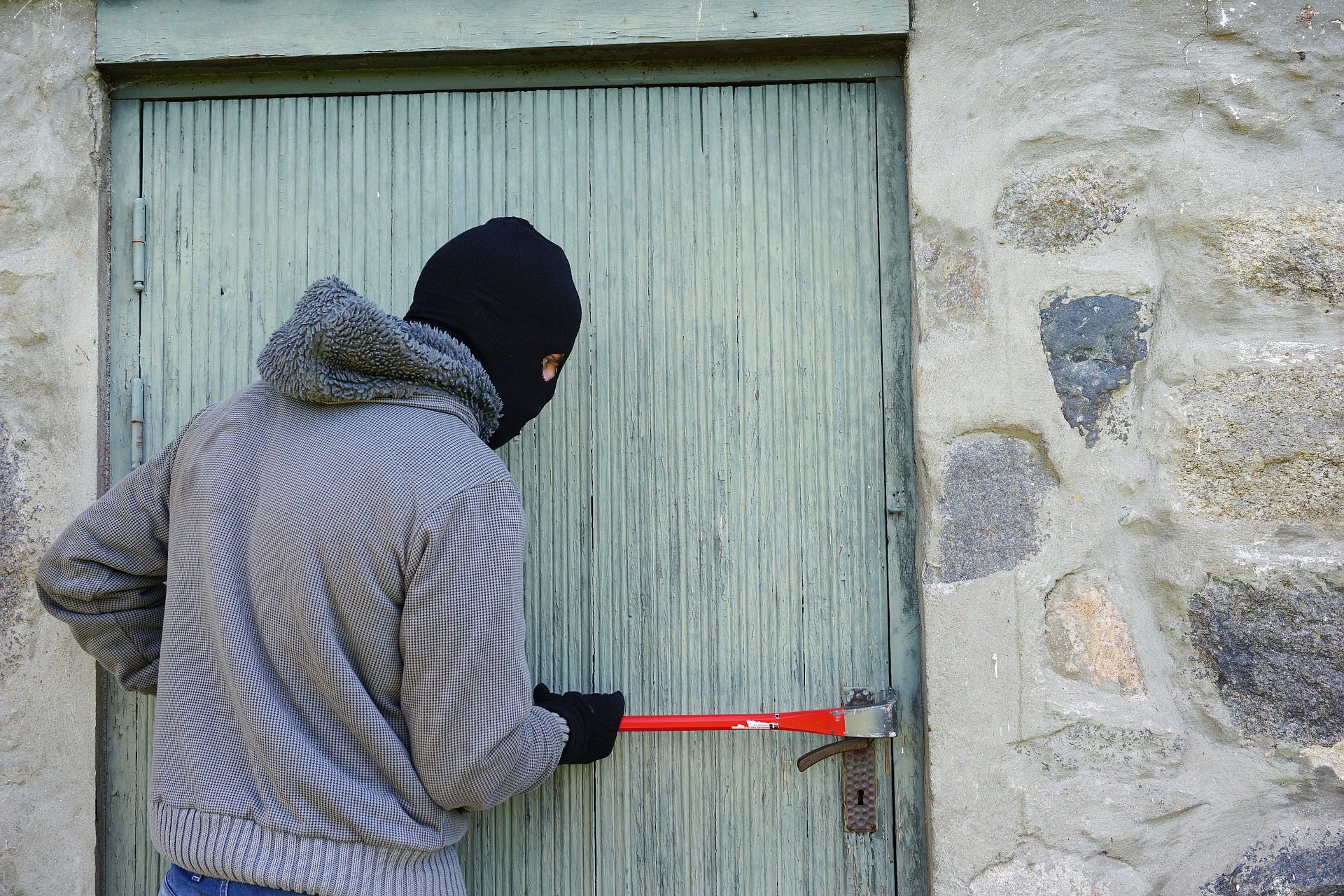 Keep your property safe during burglars’ busiest weeks